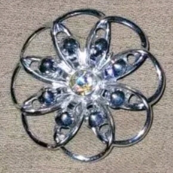 9 Vintage Silver Tone Brooches - Picture 7 of 10